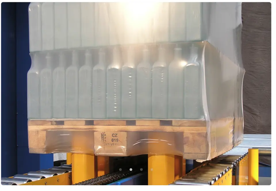 Shrink Hood ile kaplanmış palet